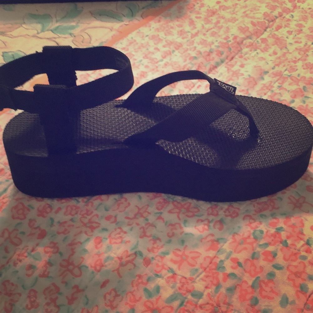 TEVA BLK PLATFORM SANDALS